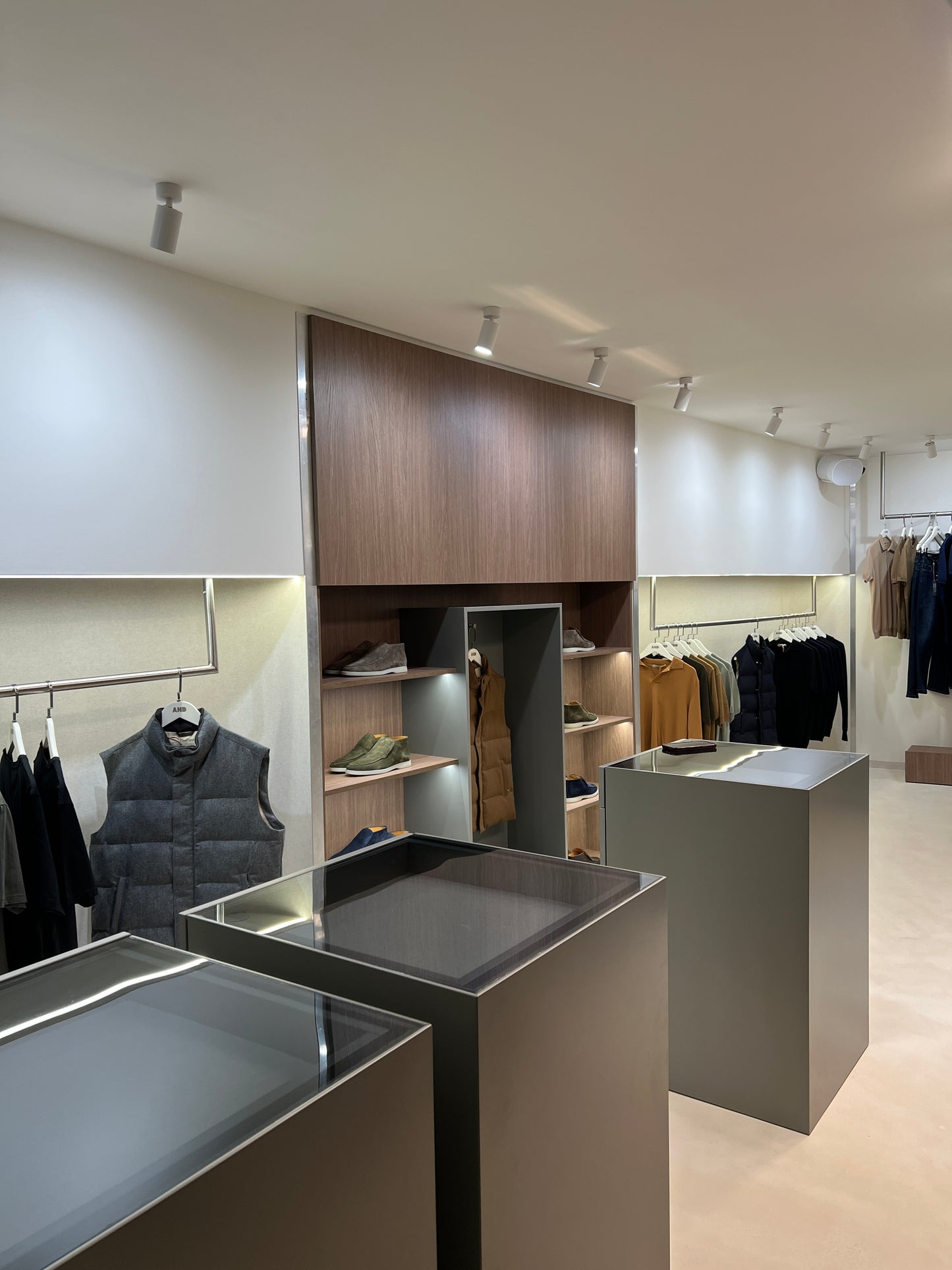 AND store, София